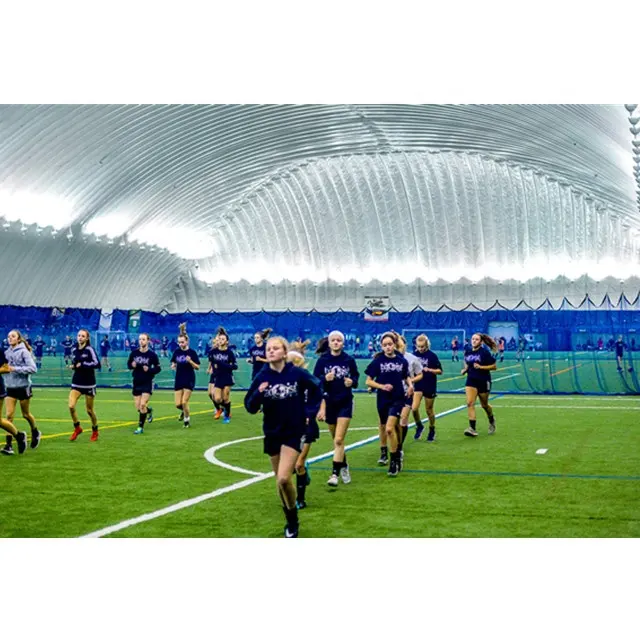 उच्च गुणवत्ता के खेल फुटबॉल कोर्ट तम्बू Inflatable खेल के मैदान फुटबॉल पिच हवा गुंबद समर्थित संरचना