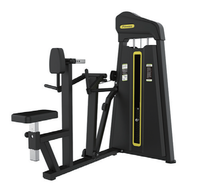 Machine Smith à charge de plaques pour entraînement complet du corps et musculation, robuste, avec accessoires et dispositifs de sécurité, en acier.
