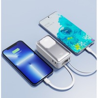 Batterie externe magnétique grande capacité avec double câble intégré, chargeur portable rapide, affichage numérique, sortie 22,5 W, compatible Smart
