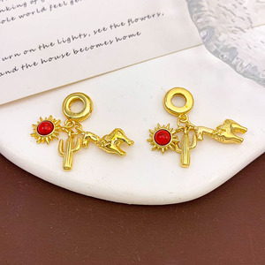 CZ9384 Dijes colgantes chapados en oro y esmaltados con diseños de huevo frito, vajilla, café, donut, cigarrillo y comida, para pulseras deslizantes - Product Image 4