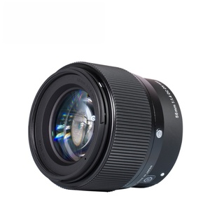Lente Contemporánea DC DN de 56 mm F1.4 para Montura Fuji X (APS-C) Micro Cuatro Tercios, Paquete con Batería y Bolsa para Accesorios (3 Artículos) - Product Image 6