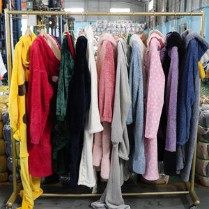 Ropa de <span class=keywords><strong>invierno</strong></span> usada al por mayor, ropa de noche esponjosa de segunda mano - Product Image 6