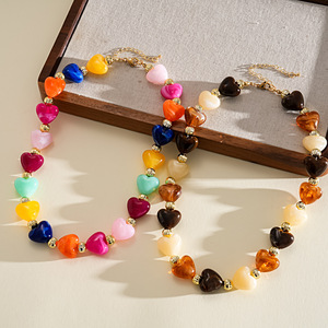 Retro acryl ketting met vlekkerige liefdesstiksels, modieuze en schattige sleutelbeenketting, niche-queue ketting - Product Image 2