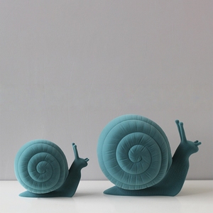 Statue d'escargot en résine de style nordique Evelyn, figurine animale pour la décoration d'appoint de la maison, du salon ou de la bibliothèque - Product Image 5