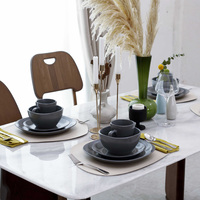 Service de vaisselle carré en grès de 16 pièces pour 4 personnes – Assiettes, bols et tasses gris clair unis – Compatible micro-ondes et lave-vaisselle – Cuisine moderne
