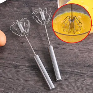 Batidor de huevos giratorio manual de acero inoxidable al por mayor utensilios de cocina batidor de huevos de metal