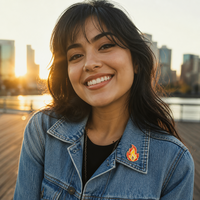 Épinglette personnalisée Flamme de feu en émail dur, badge métallique plaqué or avec attache en caoutchouc, vente en gros, lot cadeau pour veste