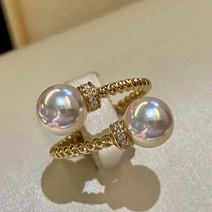 Anillo de Cóctel Q171 con Perla, Anillo de Moda para Mujer en Tono Dorado con Engaste Pavé y Piedra Natural Redonda para Boda - Product Image 1