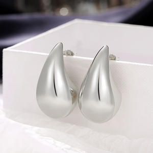 Pendientes de gota de agua dorados para mujer, joyería moderna de aleación a la moda, pendientes colgantes chapados en oro para fiesta, color oro blanco - Product Image 3