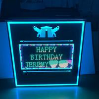 Panneau de bienvenue numérique LED contrôlé par application PlexiWood OEM Club Miami Beach, panneau lumineux néon acrylique VIP Joyeux Anniversaire