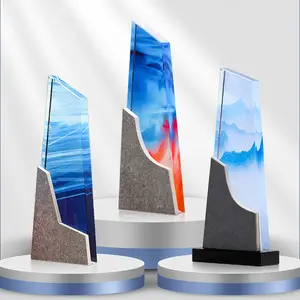 Yuvarlak şekil boş cam kupa ödülü lazer kazınmış logosu mevcut süblimasyon kristal cam kupa ödülleri standı ile
