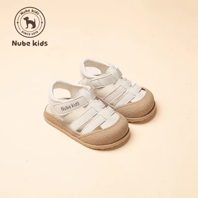 Modische individuelle solide Farbe Rom atmungsaktive Freizeitschuhe für Babys und Jungs Baotou weiche Unterseite rutschfeste Sandalen