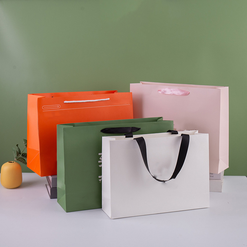 Customized Screen Printed Modern Luxury Gift Paper Shopping Bags Custom Logo Recycled Materials Hand Length Handle Photo Frame