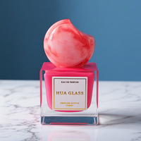 Flacon de parfum de luxe personnalisé en verre avec peinture intérieure rose, flacon vaporisateur de parfum à sertir 50 ml, flacon cubique avec capuchon en résine rose