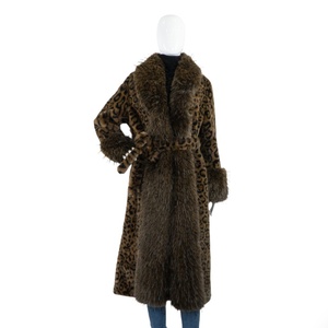 <span class=keywords><strong>Cappotto</strong></span> Lungo da <span class=keywords><strong>Donna</strong></span> in Finta Pelliccia di Visone <span class=keywords><strong>con</strong></span> Stampa Leopardata, Colletto in Finta Chinchilla e Cintura - Product Image 2