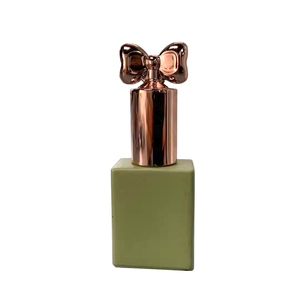 2020 Venta caliente vacío mariposa lazo parte superior <span class=keywords><strong>de</strong></span> oro botellas <span class=keywords><strong>de</strong></span> esmalte <span class=keywords><strong>de</strong></span> <span class=keywords><strong>uñas</strong></span> lindo <span class=keywords><strong>para</strong></span> los niños - Product Image 2