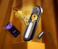 AMOUR. Une cage de chasteté électrique incluant 4 anneaux et 2 clés. La télécommande et l'application contrôlent les 10 fréquences de vibration.
