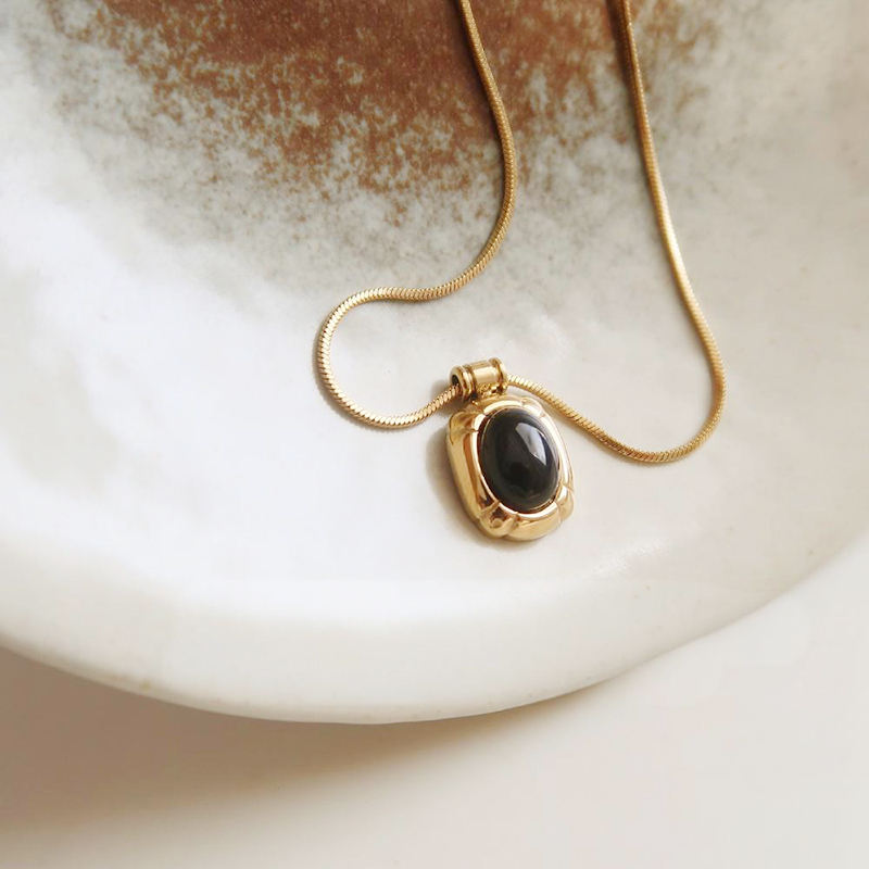 อาเกตดำ