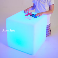 Table lumineuse sensorielle carrée LED d'intérieur Mayki de haute qualité avec matériau PE pour les centres de thérapie des enfants à l'école