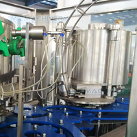 Machine de remplissage et de sertissage par gravité avec précision de ±1 %, purge à l'azote, système d'automatisation personnalisable pour l'embouteillage de boissons énergisantes et de jus
