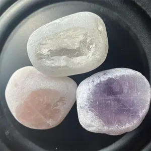 美丽的天然半抛光白色水晶滚滚石粗糙紫水晶玫瑰石英片用于水晶愈合装饰