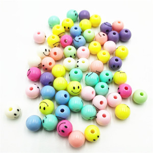 Cuentas acrílicas de 10 mm, redondas, con cara sonriente, de colores mixtos, sueltas, para la fabricación de joyas. - Product Image 1