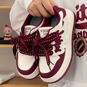 Baskets basses en toile rouge bordeaux pour femme, chaussures plates respirantes à lacets, style simple et décontracté pour l'école - Product Image 5