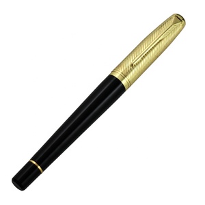 Penna stilografica regalo con penna calligrafica fantasia incisa in oro - Product Image 6