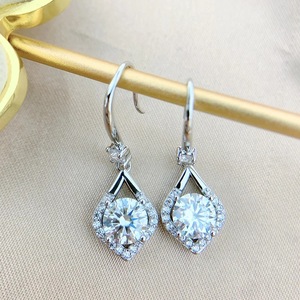 Orecchini Pendenti da Sposa, Gioielli Eleganti da Donna, Accessorio di Moda per Feste Formali - Product Image 1