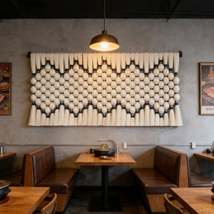 Decorazione Murale in Macramè Personalizzabile con Nappe per Ristoranti Urbani e Caffè in Stile Industriale-Chic - Product Image 1