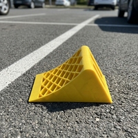 Cale de roue portable en plastique PP jaune 39x16x18cm pour la sécurité routière automobile, équipement de stationnement antidérapant