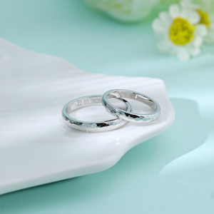 Bague de mariage en or massif 18 carats faite à la main, finition martelée brillante, design personnalisé de qualité supérieure pour un style simple et classique pour les mariages en duo - Product Image 3