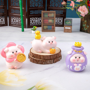 ตุ๊กตาหมูนำโชค Yu Mo Craft รุ่น M346 ของตกแต่งโต๊ะทำงาน ของขวัญวันเกิด สำหรับทุกเพศ - Product Image 4