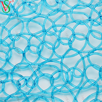 Décoration extérieure de Noël Résistance aux UV 1*10m Irrégulière 2.5cm Ouverture Motif extérieur Matériau léger Tapis net en PVC