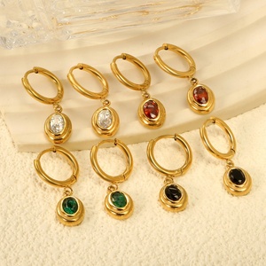 Pendientes Personalizados Simples de Acero Inoxidable con Baño de Oro PVD, Zirconia Colorida y Colgante Geométrico - Product Image 1