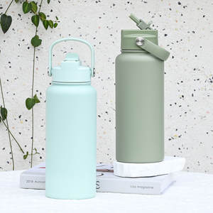 Botella de Agua Deportiva Aislada de 32oz, Personalizada OEM, con Tapa Antipolvo con Cierre y Pajita, de Acero Inoxidable, para Uso con una Sola Mano - Product Image 1