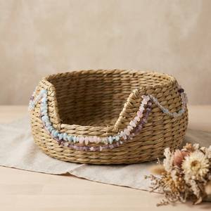 سرير حيوانات أليفة منسوج من الروطان مع زخارف كريستالية، صديق للبيئة ومريح للنوم، قابل للتخصيص، مناسب للكلاب والقطط - Product Image 1