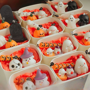 Vela <span class=keywords><strong>de</strong></span> Halloween hecha a mano personalizada, pequeño regalo al por mayor <span class=keywords><strong>de</strong></span> fragancia, juego <span class=keywords><strong>de</strong></span> velas <span class=keywords><strong>de</strong></span> aromaterapia en forma <span class=keywords><strong>de</strong></span> calabaza - Product Image 1