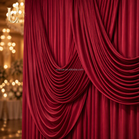 Rideau de fond de scène Uvenue bordeaux avec double draperie et cantonnière pour cérémonie, réception, fête d'anniversaire, photomaton