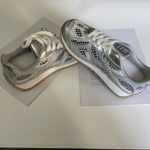Sneakers alla Moda 2026 per Uomo e Donna, Nuove Scarpe di Design di Alta Qualità con Lacci Luminosi e Punta Morbida - Product Image 2