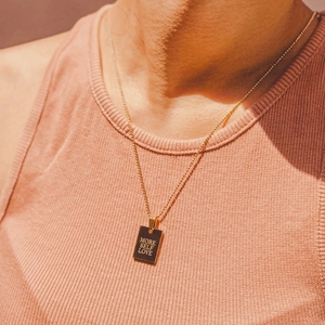 Collier en acier inoxydable plaqué or avec pendentif rectangulaire inspiré des proverbes anglais, bijoux en gros - Product Image 5