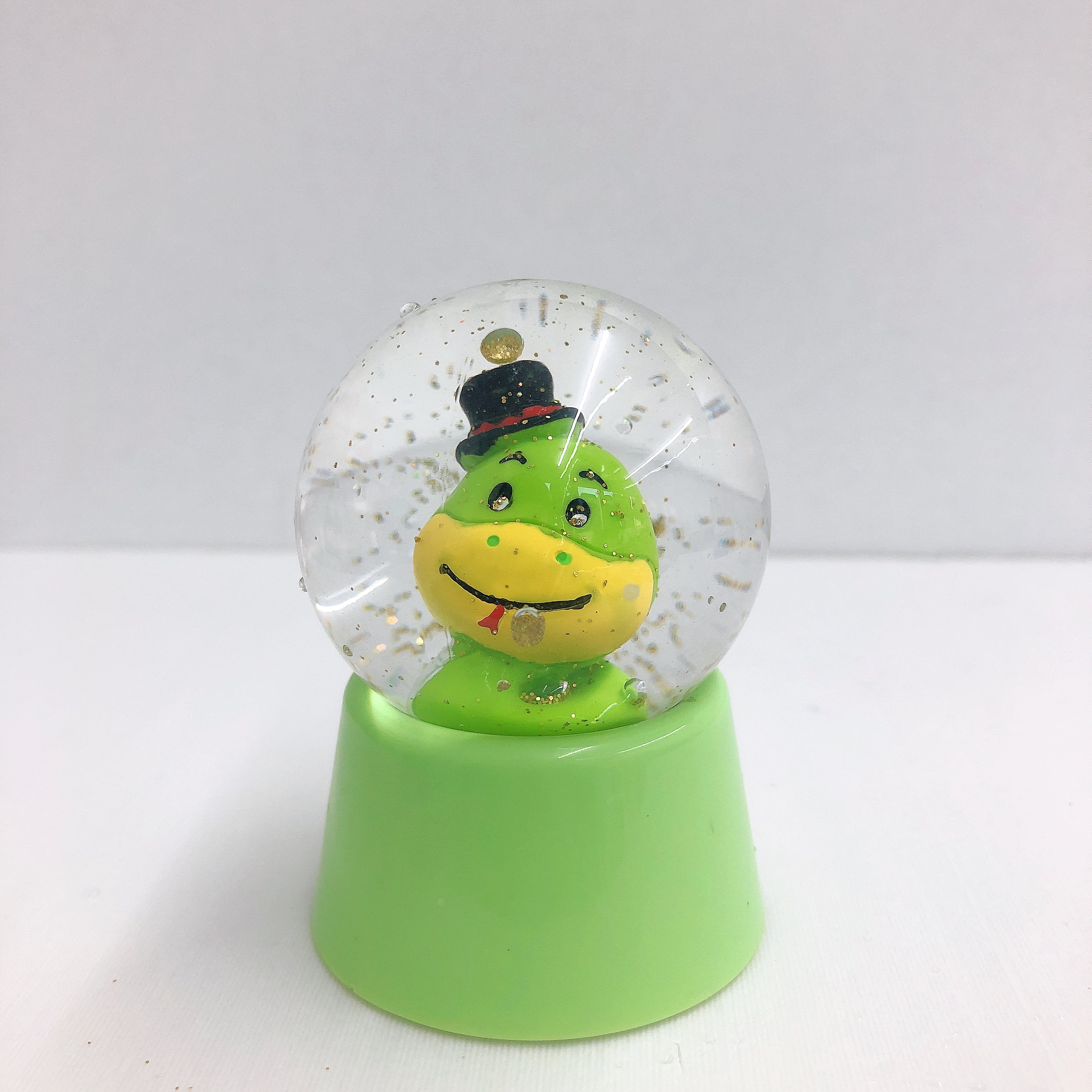 Palla di neve con figura interna rigida fai-da-te