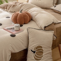 Beige lait polaire serviette broderie couette couverture chaud maison Textile ensemble de literie fournisseur