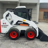 Chargeuse compacte sur pneus S18 d'occasion, en bon état d'origine, pour travaux de construction