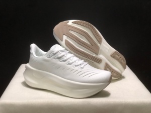 รองเท้ากีฬาราคาโรงงาน รองเท้าวิ่ง รองเท้าเทรนนิ่ง รองเท้าวิ่ง Glycerin Max 2 สีขาวล้วน - Product Image 1