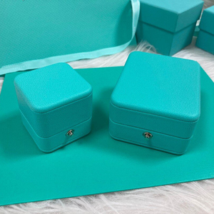 กล่องเครื่องประดับแบรนด์ดังสีน้ำเงินจากโรงงานโดยตรง สำหรับผู้หญิง บรรจุภัณฑ์ของขวัญสุดหรู กล่องใส่จี้ สร้อยข้อมือ แหวน ชุดครบพร้อมอุปกรณ์เสริม - Product Image 4
