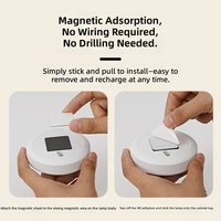 Spot LED sans fil à fixation magnétique avec télécommande et lumière blanc chaud à intensité variable pour vitrine de cave à vin intérieure