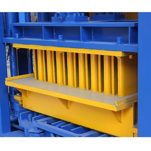 Machine automatique de fabrication de briques hydrauliques vibrantes QT4A-15 pour blocs de béton creux, pleins, pavés et emboîtables - Product Image 4
