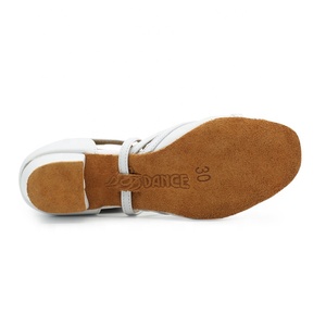 Vente en gros <span class=keywords><strong>de</strong></span> chaussures <span class=keywords><strong>de</strong></span> <span class=keywords><strong>danse</strong></span> BD originales pour enfants avec logo personnalisé <span class=keywords><strong>sandales</strong></span> <span class=keywords><strong>de</strong></span> pratique professionnelles en cuir Salsa Sasan Jazz chaussures <span class=keywords><strong>de</strong></span> <span class=keywords><strong>danse</strong></span> latine pour filles - Product Image 3