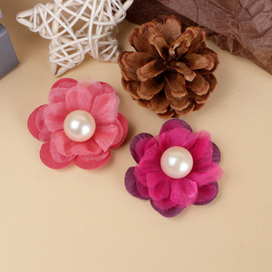 Pinzas para el Cabello con Flores de Perlas y Malla de Camelia de 5 cm, Hechas a Mano para Uso Diario - Product Image 3